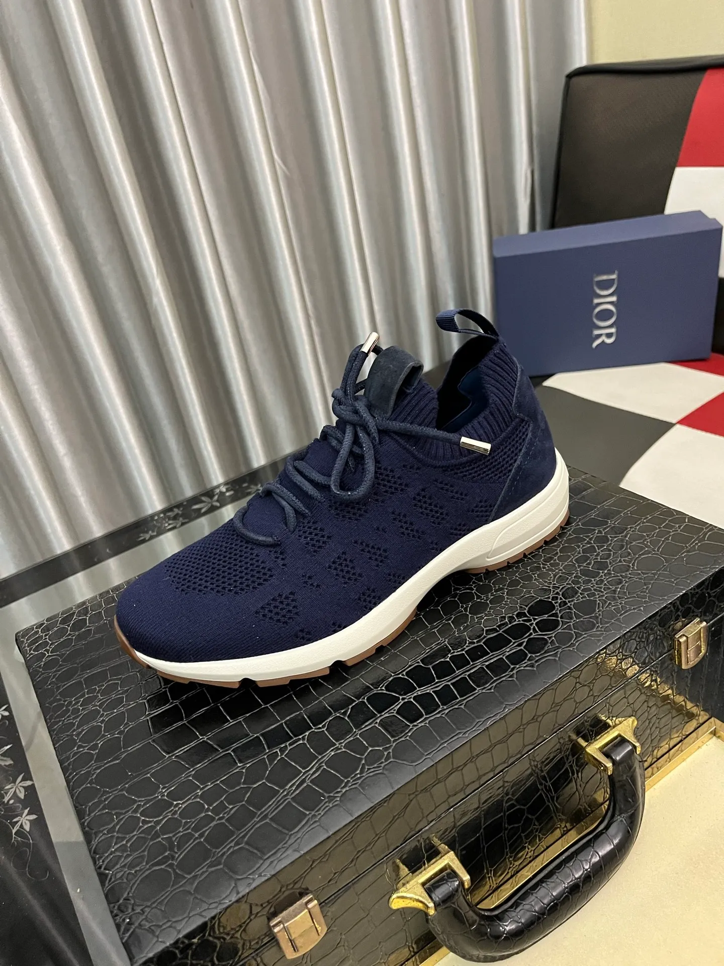 Men's shoes 💰: 400⌚️⌚️2025 new Dior fly-knit breathable casual men's shoes are on the market, original order, impeccable, the upper is made of imported fly-knit, and the original outsole is made one to one quarter. It is super comfortable on the feet. It is a must-buy pair of shoes. Available in sizes 38-446️⃣